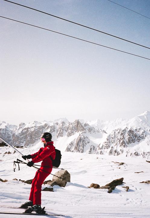 Skying in the French alps [Pentax 17, Portra 160]