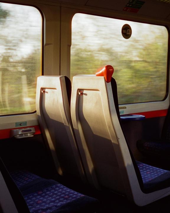 Ugly chair, nice light | Canonet QL17 Giii, Cinestill 400D
