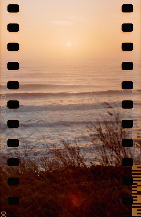 Sunset on the Oregon Coast [Mamiya C330, Kodak UltraMax 400]