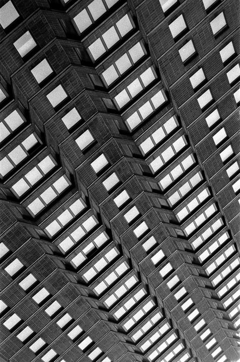 Manhattan // Olympus OM2n // 100mm // HP5