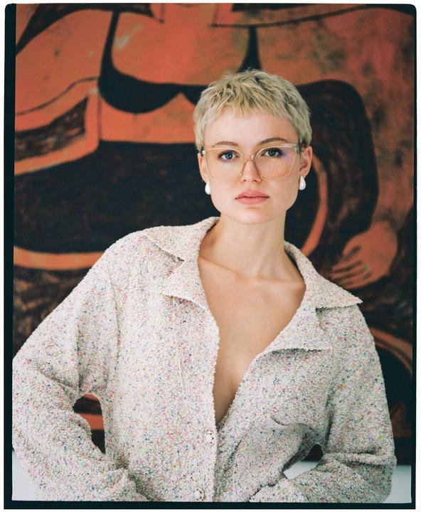 Hannah during her exhibition, pt. II [Pentax 6x7 / SMC Takumar 135mm f4 / Kodak Gold 200]