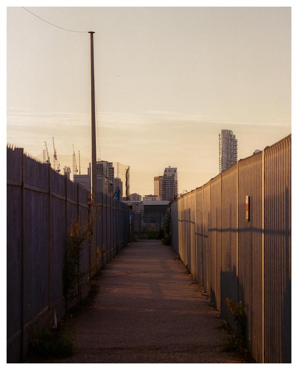 Into the summer nights | Mamiya 7 | 150mm | Lomo CN 400