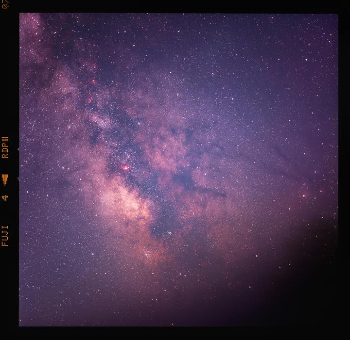 Edge of the night [Hasselblad 500C 80mm + Fuji Provia 100F]