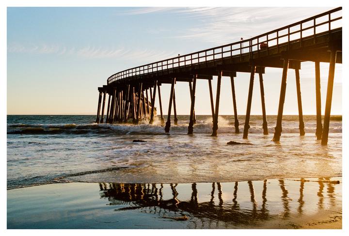 Pier just before sunset; not sure which one works better? [Nikon FM3A, Portra]