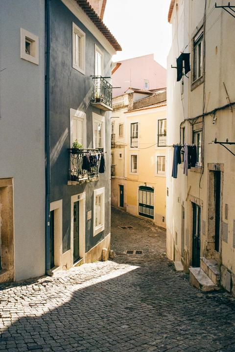 The Alfama | Leica M6 - 35mm 1.4 - Kodak Gold 200 |