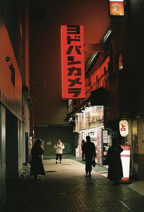 Shinjuku Nights [Nikon FE, 50mm f1.4, Fuji Superia X-Tra 400]