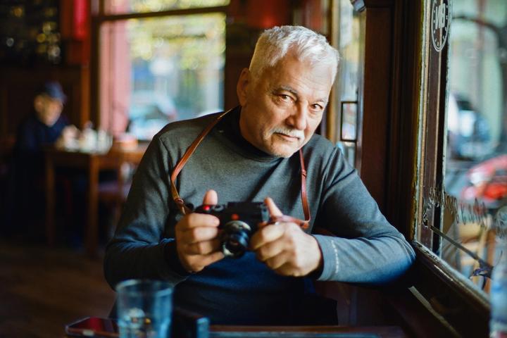 Tanil, a Turkish photographer in Buenos Aires [Contax AX + Carl Zeiss Planar T* 1.4/50 + Kodak Vision 3 500T AUH].