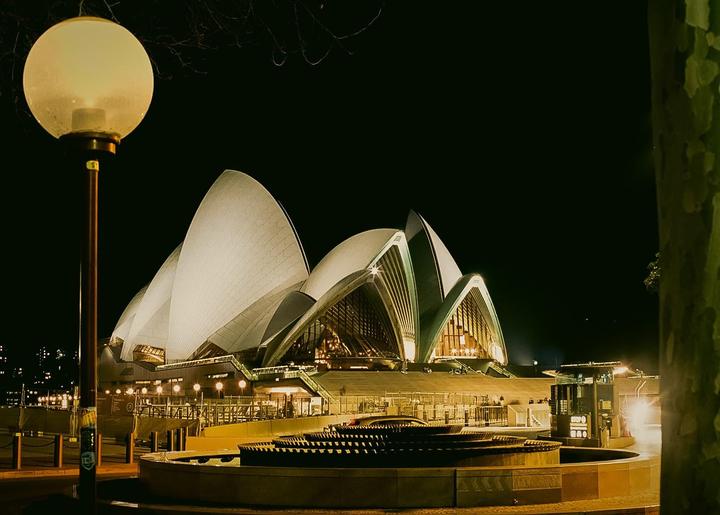 Sydney by night (Canon F-1n, 50mm 1.4, Portra 400)