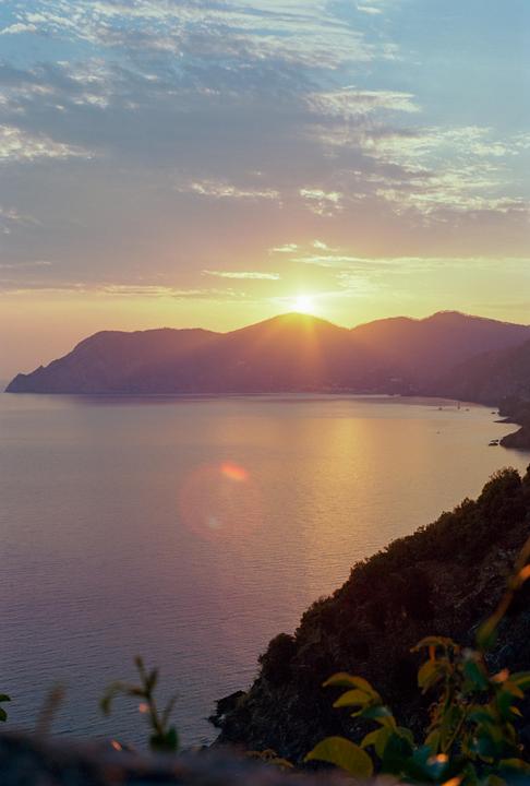 Sunset over Monterosso al Mare [Minolta X-300, 50mm f/2.2, Ektar 100]