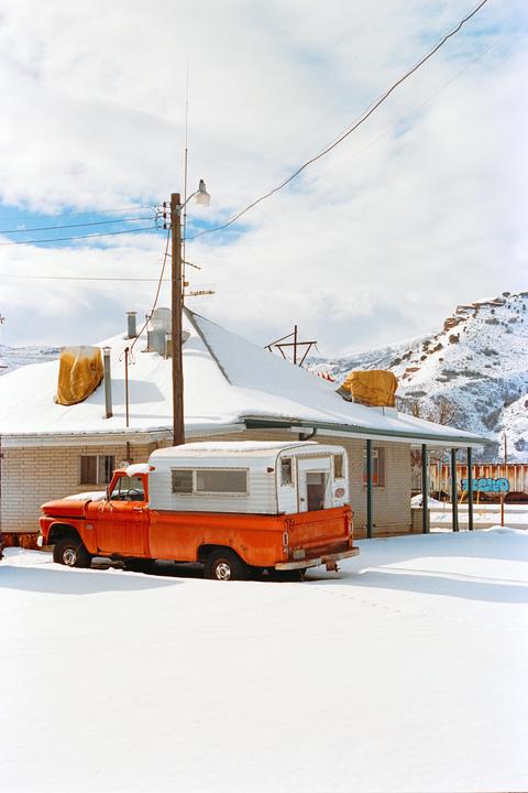 There's something about old cars in snow | Canon F-1 50mm | Portra 400