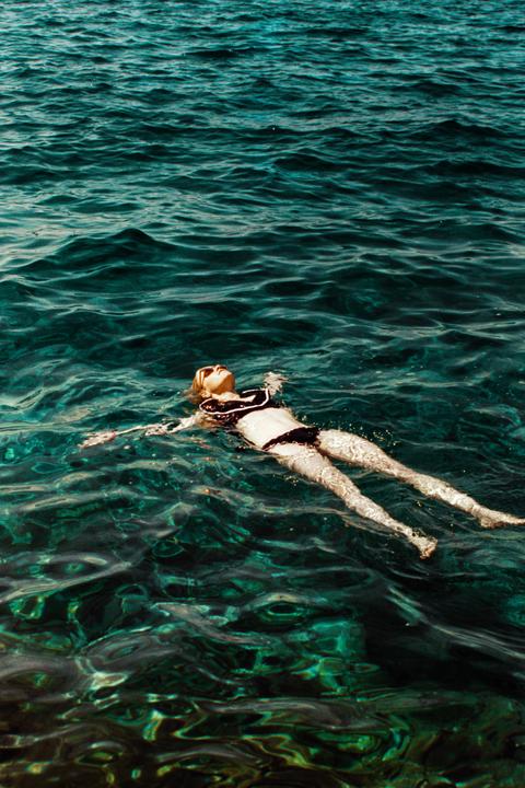 floating [Minolta XD-7, MD 35-70mm f/3.5, Budachrome Daydream]