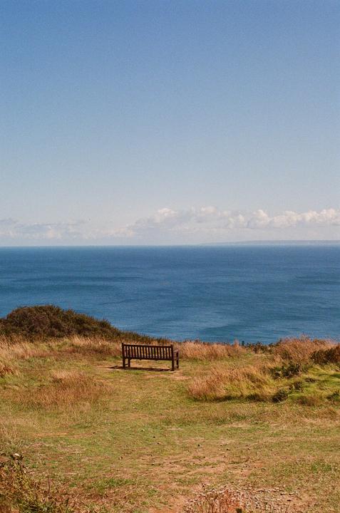 Coastline and bench [Minolta X-300, MD 45mm f/2, Kodak Ultramax 400]