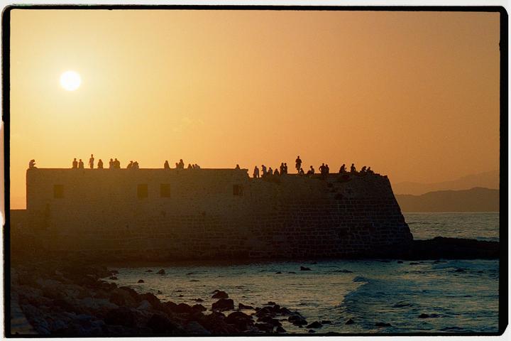 Sunset spotters [Nikon F3, 105mm 2.5, Portra 800]