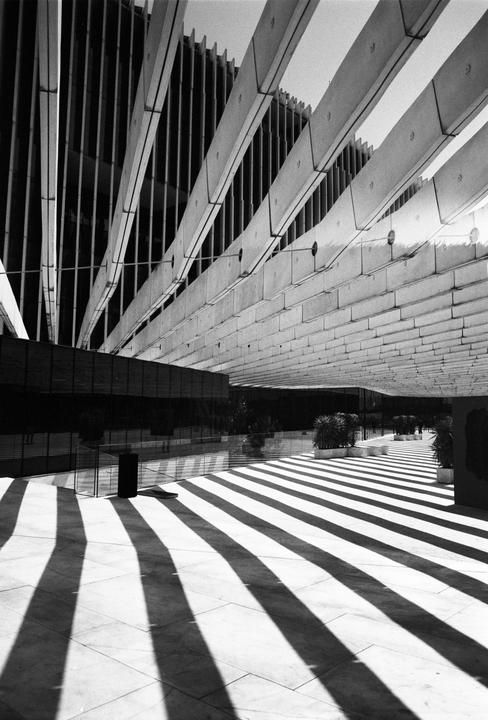 Lisbon [Minolta XD7, Tokina 28 mm f/2.8, Fuji Acros II (Stand developed in Rodinal)]