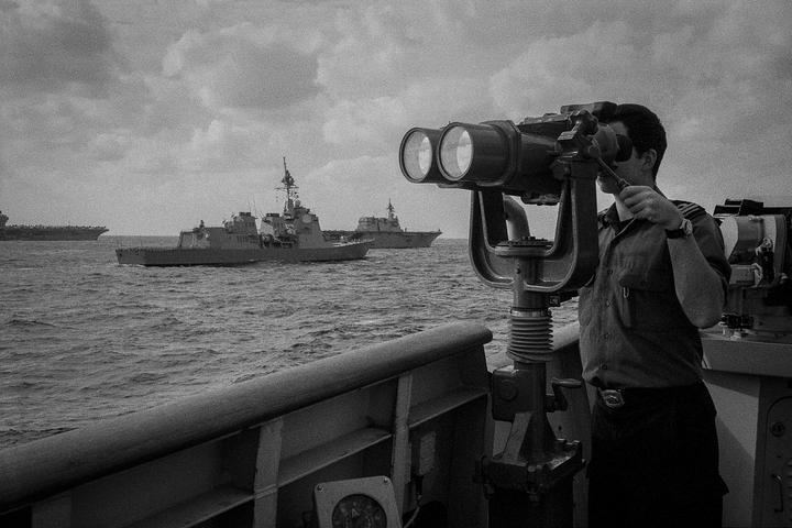 At Sea [Rollei 35SE - 40mm f/2.8] [Ilford Delta 400]