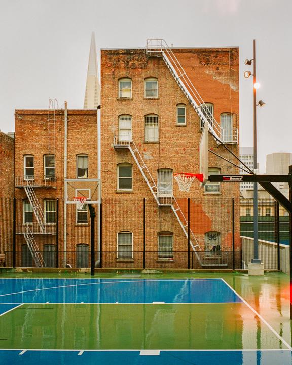 wet court, M6+28mm f2.8, Portra 800