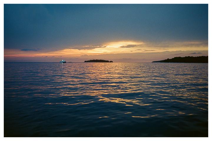 Getting home just before dark [Nikon F100, Portra/UltraMax 400]