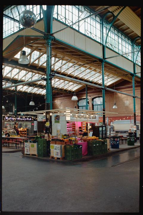 Markthalle, Kreuzberg (Nikon FM / 35mm f2.5 / Kodak Colorplus 200)