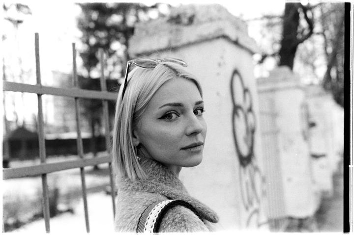 Julia. Kentmere Pan 400, Pentax Mz, FA35/2.0