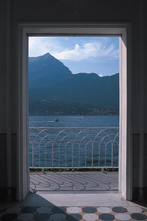 Italy on Fujichrome [Nikon F80 | 35mm f/2D | Velvia 50, Provia 100f]