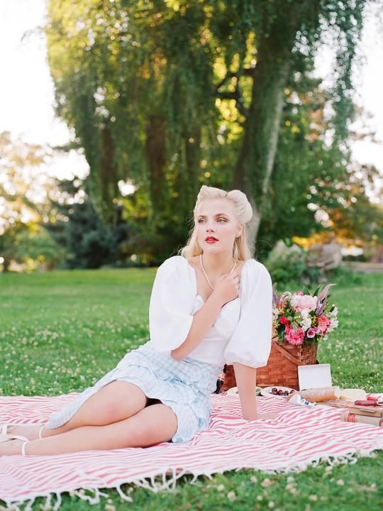 Picnic with Eleanor on Portra800 Pentax 645n 75mm f/2.8