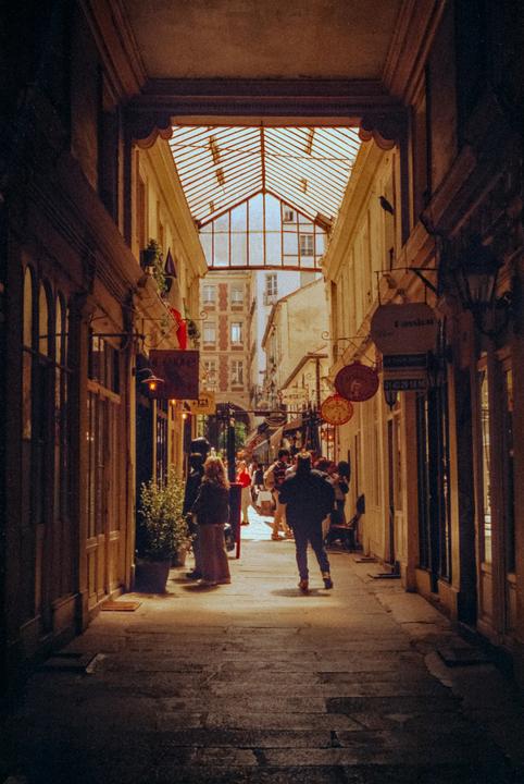 sunlit alley [Canon AE-1, FD 50mm f/1.8, CineStil 400D]