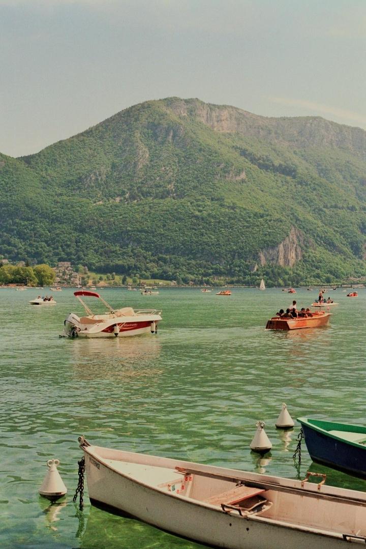 Annecy, France | Nikon FE2 | Nikkor 1.4 50mm Ai | Kodak Gold 200, shot on nikon fe2 with kodak gold 200