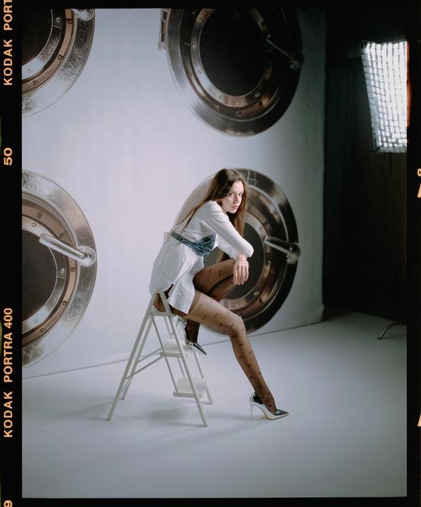 Alina in Backstage || Pentax 67ii || SMC 90mm f2.8 || Kodak Portra 400