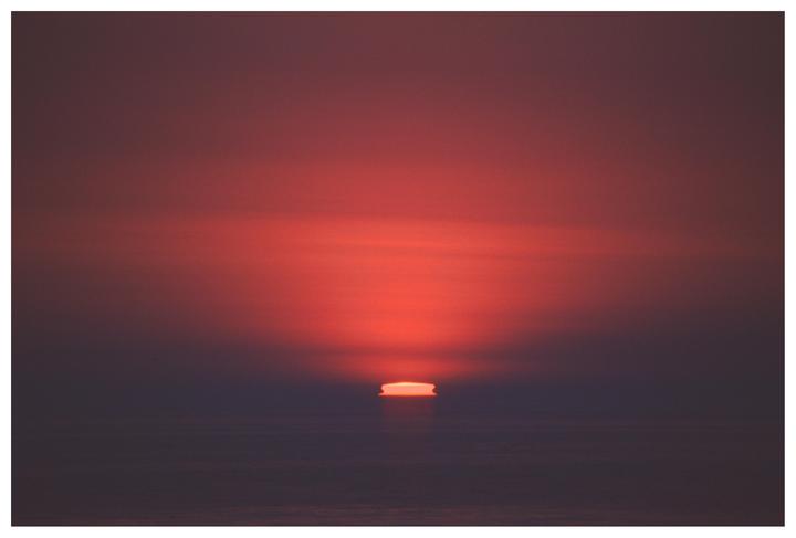 Last 10 seconds before the sun disappeared into the sea horizon (Provia 100F just because it could be discontinued soon...; Nikon FM3A, 100-300mm)