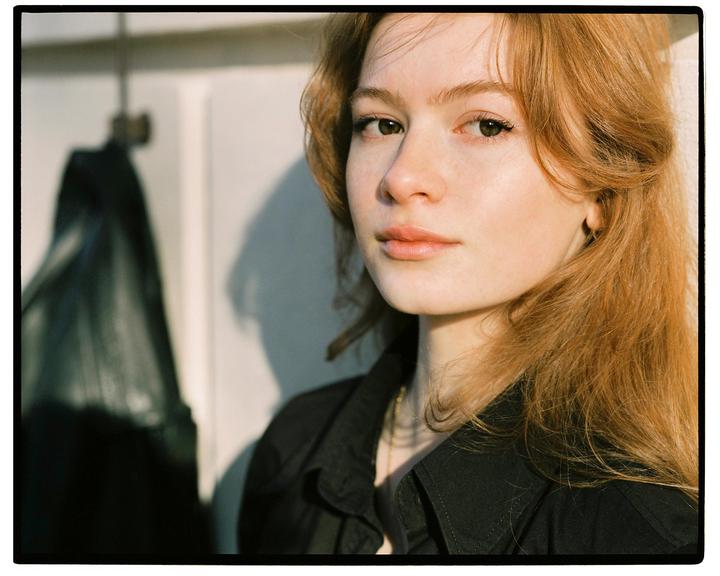 Catching last light with Nina [Pentax 6x7 / Takumar 135mm f4 / FUji Pro 400h]