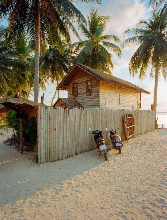 Hin Kong Beach, Thailand | Mamiya 7ii, 43mm, Kodak 250D
