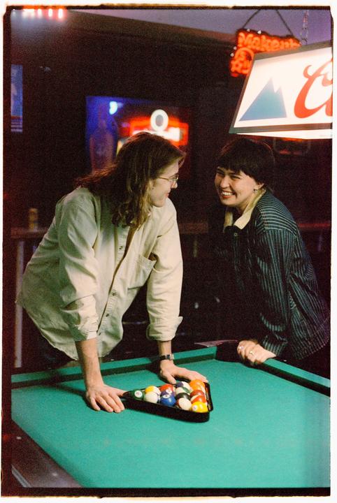 Dive bar couples photos 🎞️