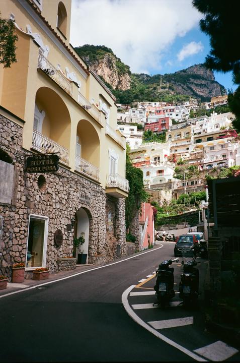 Yashica T4, 35mm f/3.5 Tessar Zeiss - Kodak Ektar 100 - Positano, Italy