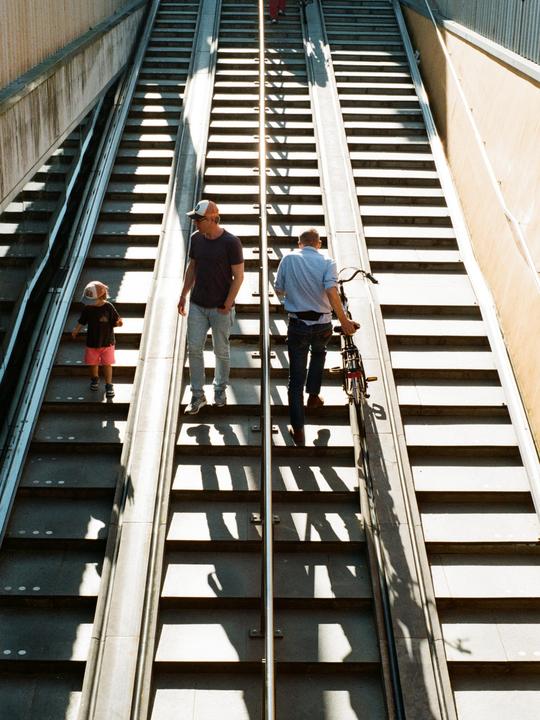 Passing - Nikon F3, 50mm 1.4, kodak pro 100
