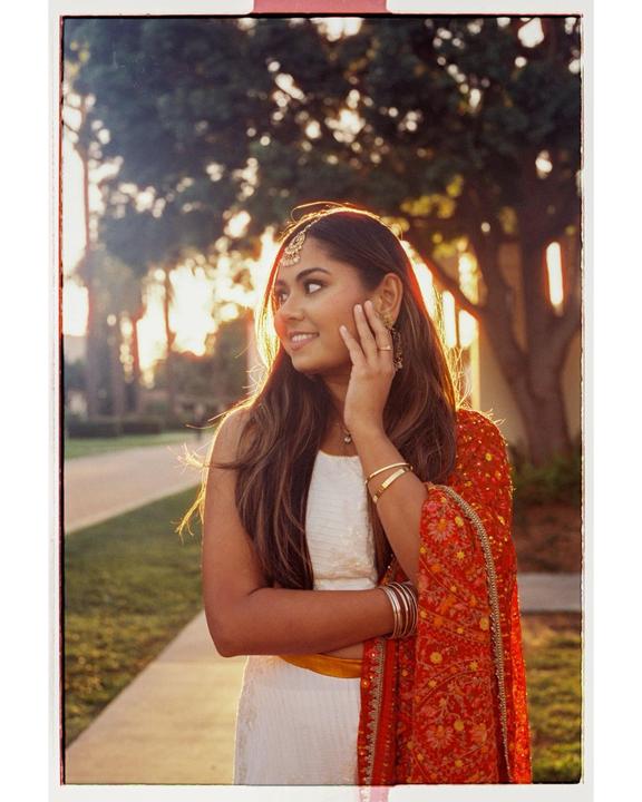 Sonam - Cinestill 400D // Contax G1