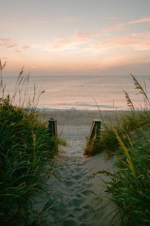 Waiting for sunrise ■ Nikon FM2n ■ Nikon 28mm f/2.8 AI-s ■ Kodak Portrra 400