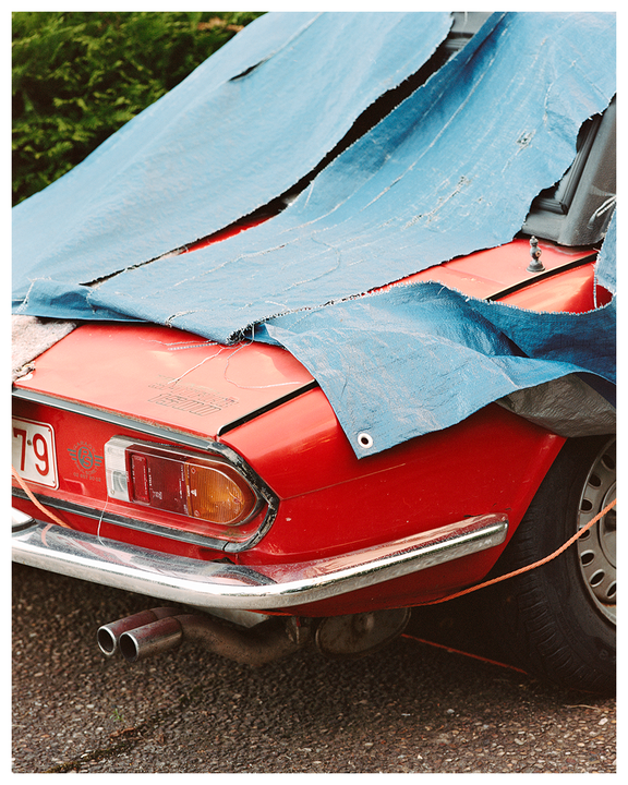 Red Car, blue covers. Mamiya Rb67- 90mm - Portra 160