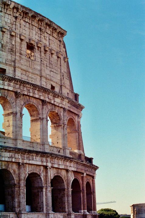 Roman Light 🏛️ | Nikon F5/Canon AE-1 | Gold 400