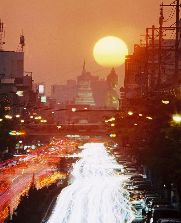 Klong San road - Improved formular [Mamiya RB67 /Mamiya 360mm F/6.3 + X2 Converter /Portra 800]