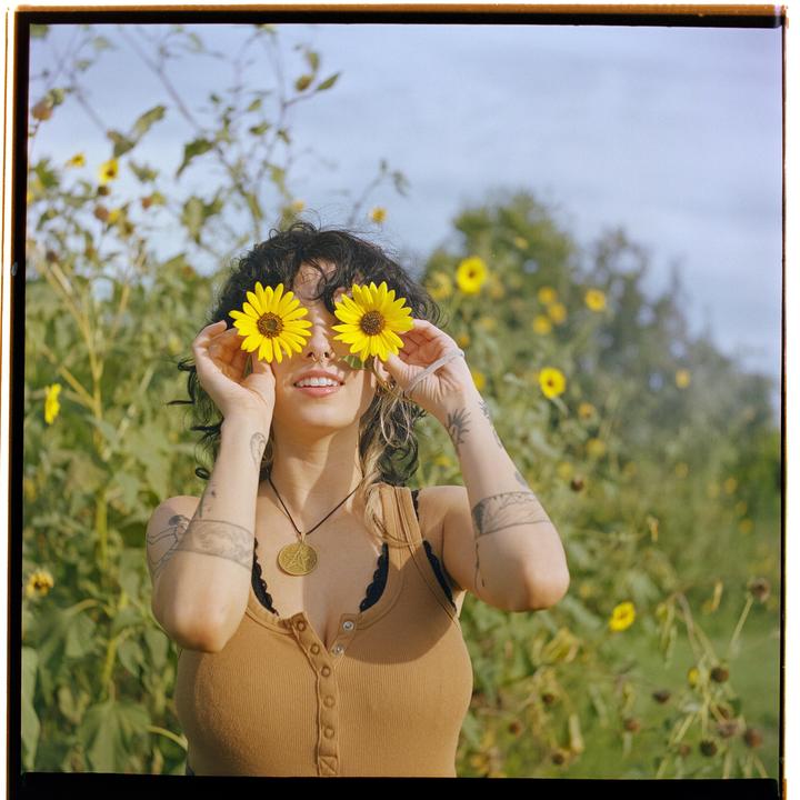 Sunny Gaze (FujiPro400H, Yashica D, Yashikor 80mm f3.5)