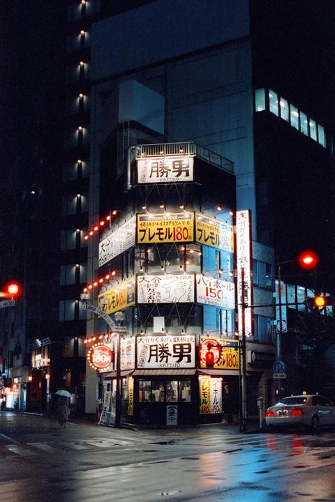 Late nights in Tokyo / Canon A1 / FD 50mm f1.8 / CineStill 800T +1