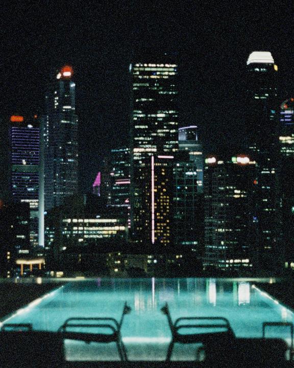 Singapore by night [Canon A1, 50mm 1.4, Cinestill 800T]