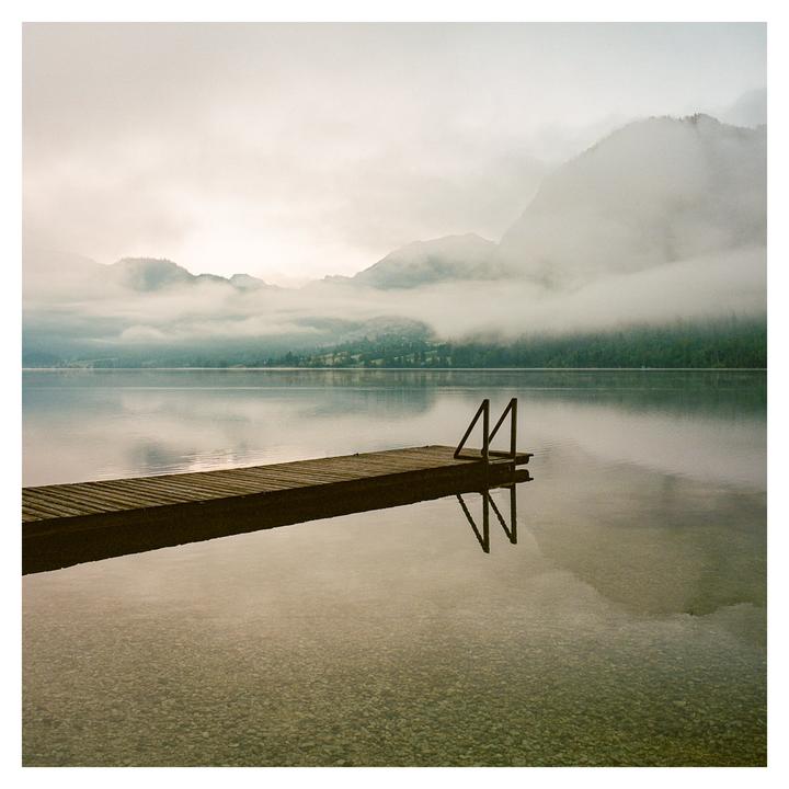Early morning by a foggy lake versus 2 hours later in the opposite direction. Which turned out better? [Mamiya 6MF, Kodak Gold 200]