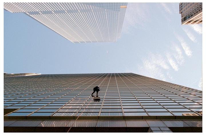 Dangling (Portra 400, Voight 28mm)