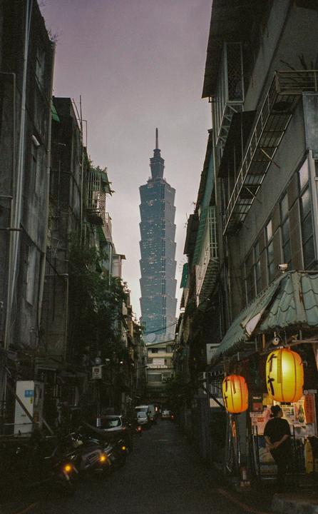 Taipei Spring [Canon Sure Shot 60 Zoom | Kodak Portra 400]