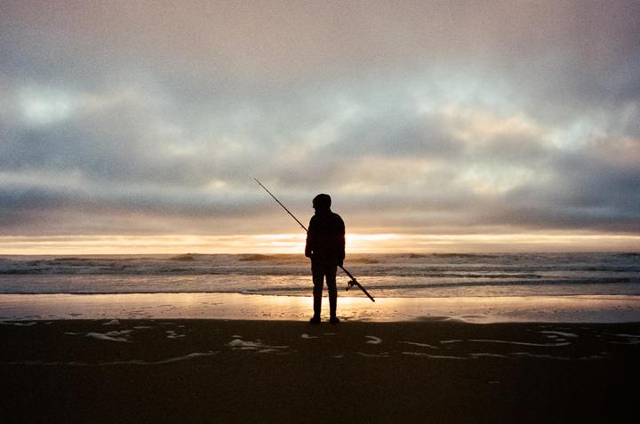 Last Cast at Ocean Beach SF [Portra 400 / Leica MP / Summicron 35 ASPH ii]