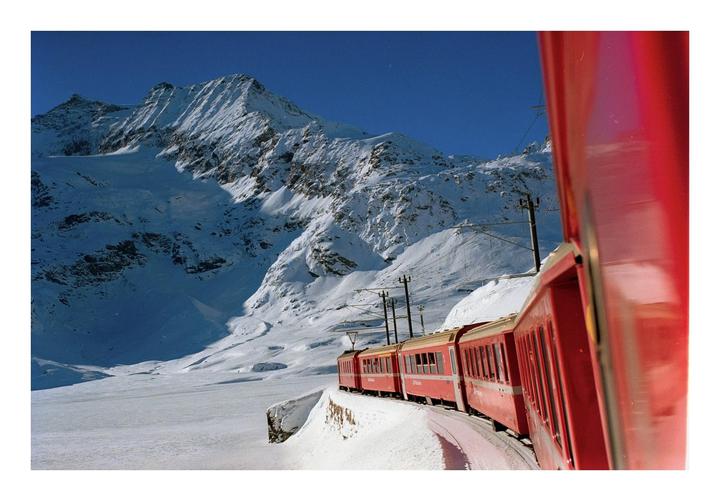 The red train 🚂❄️🎞️ [Contax G1, 45mm, Gold 200]