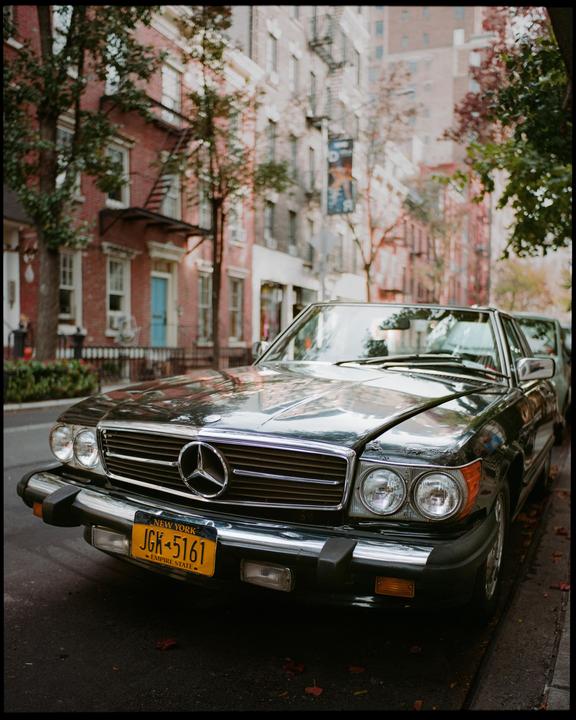 a classic in NYC [pentax 67, 55mm, portra 400]
