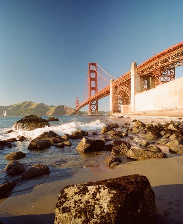 Golden hour at the Golden Gate. 📸: Pentax MJU 67. 🎞️:Cinestill800T