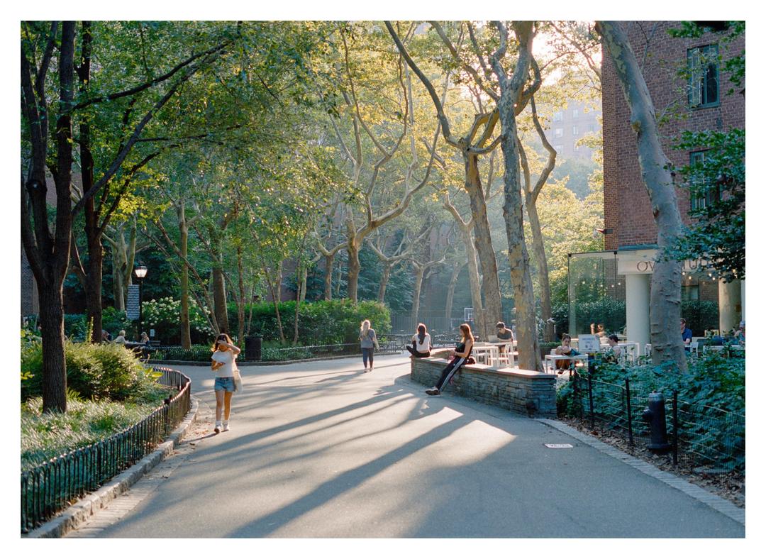 [OM-1N/2N, Portra 400, misc lenses] Manhattan glow, shot on olympus om-1n with kodak portra 400